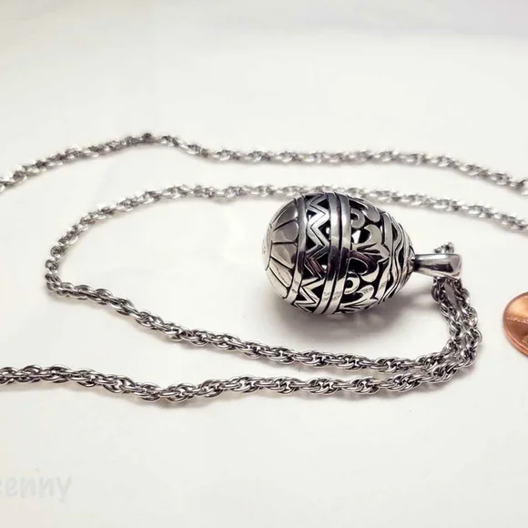 James Avery Sterling Silver Scrolled Easter Egg Pendant on chain RETIRED - Picture 2 of 4